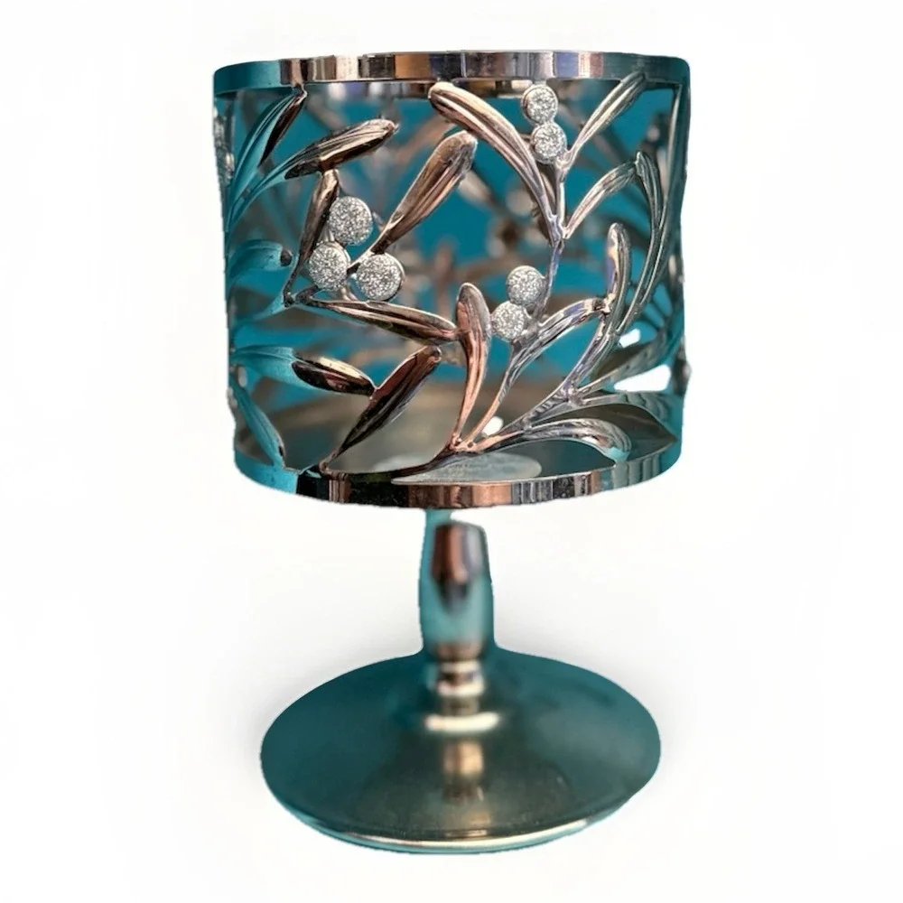 Bath & Body Work 3-Wick Candle Holder Candle Pedestal Winter Leaves & Berries - Picture 1 of 3